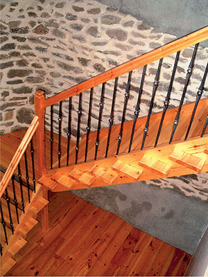 Escalier bois à Feurs 42110 Loire